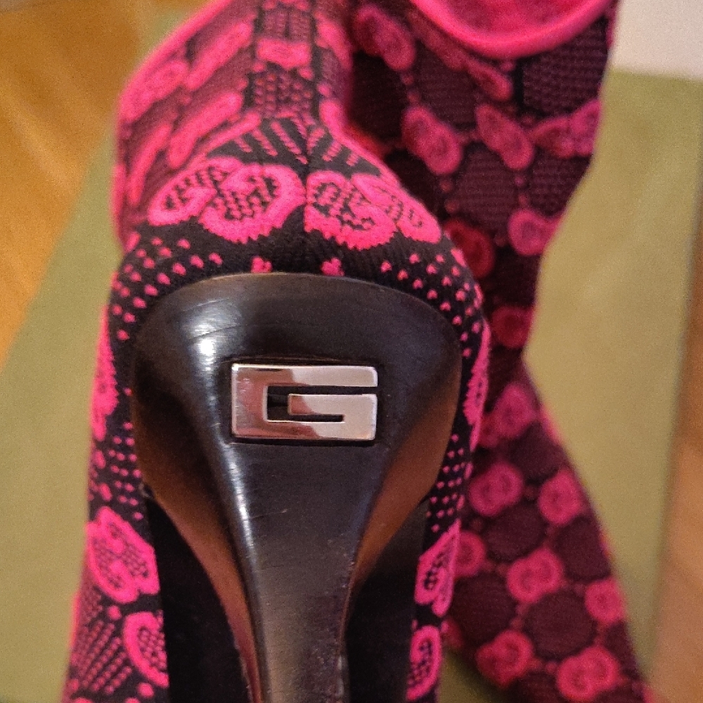 Gucci Black and Pink Ankle Boots - Picture 4 of 8